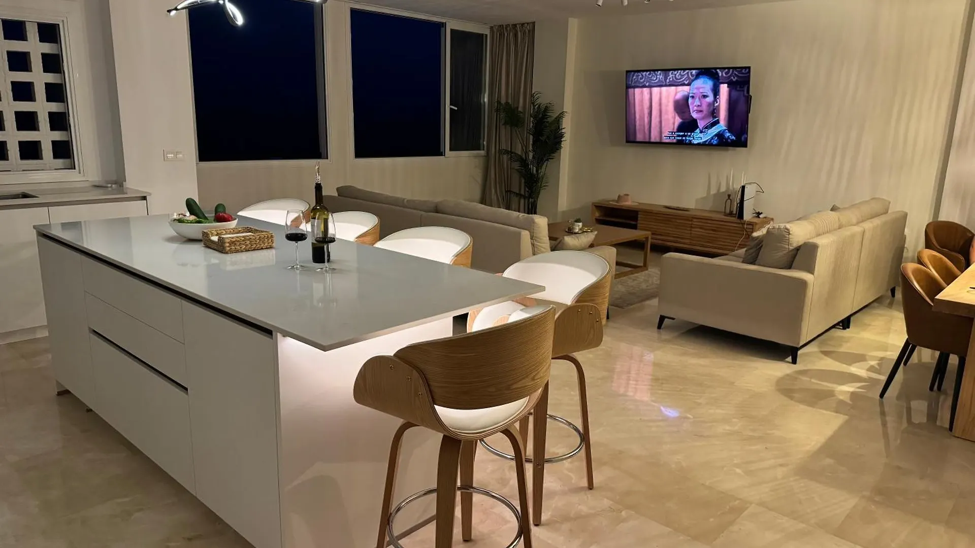 Stunning Marina Seaview Penthouse - Puerto Deportivo Apartamento Estepona